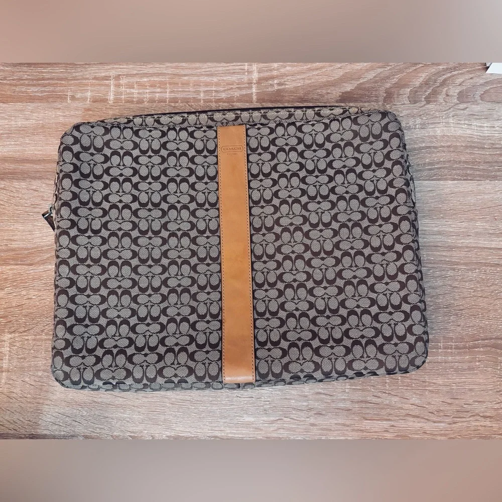 (SOLD) Coach Signature C Laptop Sleeve (Excellent Condition) - Picture 2 of 9